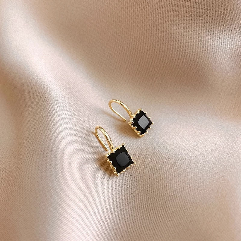 2026 Simple Black White Irregular Polyhedron Pendant Small Earrings 2021 New Girl Unusual Earrings Fashion Korean Jewelry For Woman