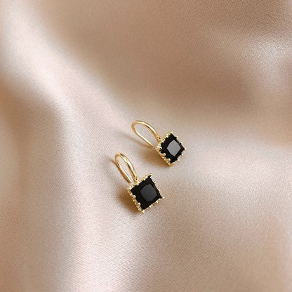 2026 Simple Black White Irregular Polyhedron Pendant Small Earrings 2021 New Girl Unusual Earrings Fashion Korean Jewelry For Woman